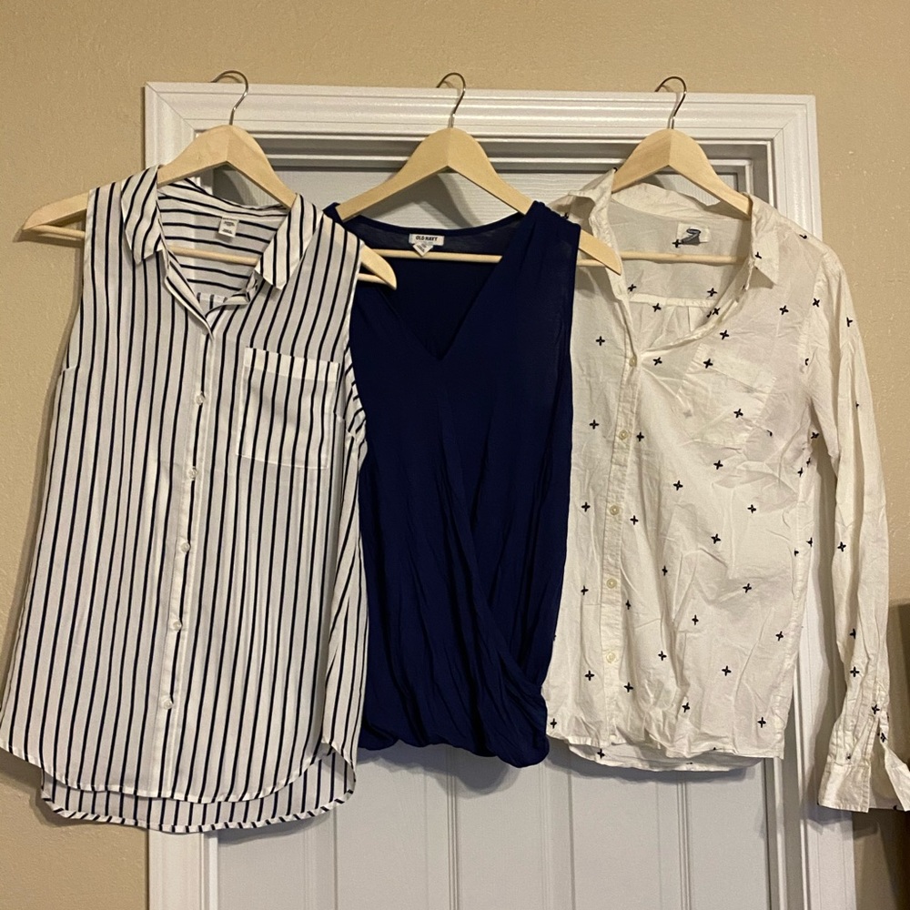 Women’s Old Navy Medium Tall Shirts